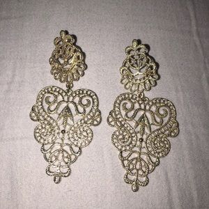 Elegant gold earrings